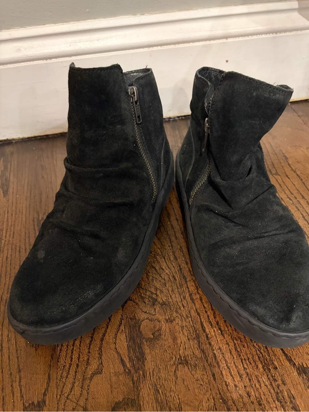 Born Black Suede Side-Zip Slouch Ankle Booties size 6.5